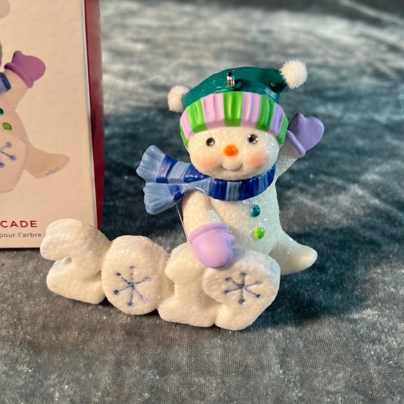 2019 Hallmark Keepsake Ornament - Picture 2 of 5